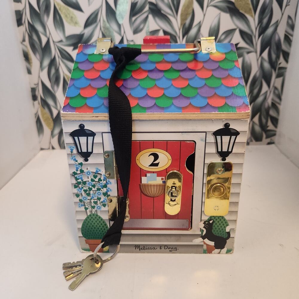 Melisa And Doug Wooden Key & Doorbell House 4 Keys 4 Doorbells 4 Figures-Tested